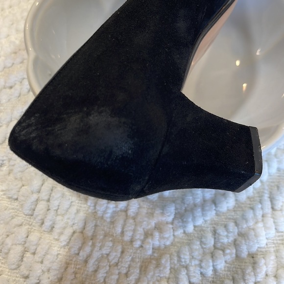 SALVATORE FERRAGAMO black suede heels - Picture 5 of 14